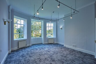 Queens Rd, Chester to rent Interior Photo- Image 2 of 14