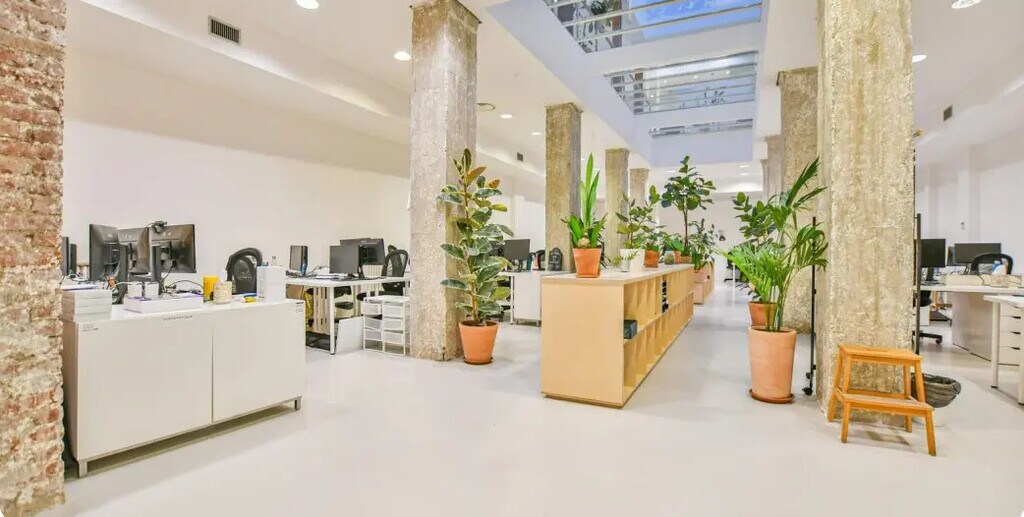 Location Bureaux 175 m² - Photo 1