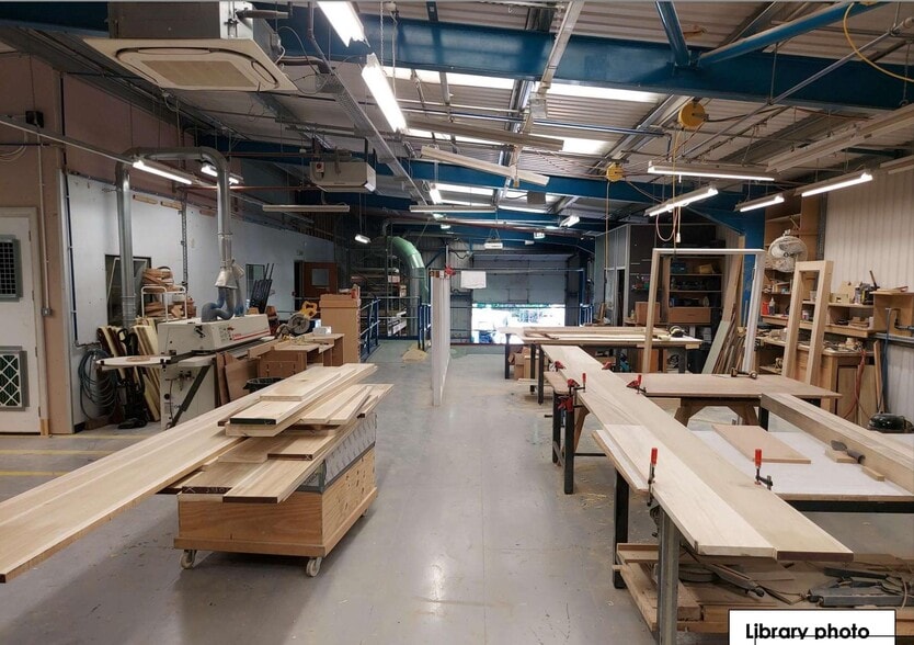 22 Chapman Way, Tunbridge Wells to rent - Building Photo - Image 2 of 5