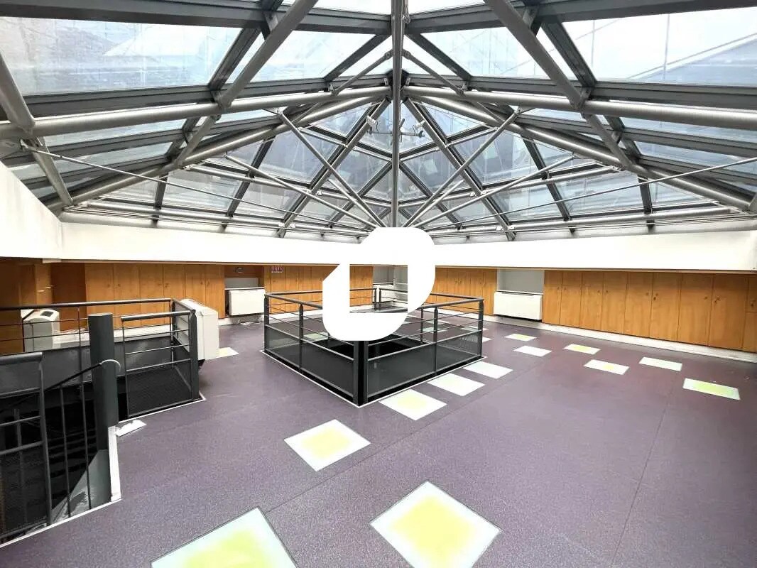 Industrial in Lyon to rent Interior Photo- Image 1 of 10