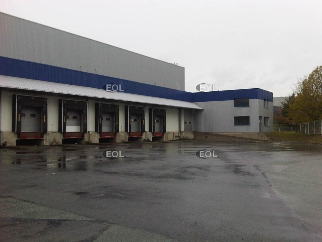 Industrial in Lieusaint to rent Building Photo- Image 1 of 12