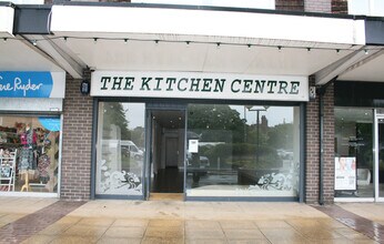 35 Queensway, Stockport to rent Building Photo- Image 1 of 2