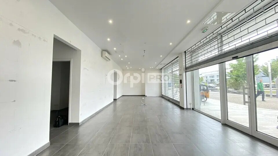 Retail in Ostwald for sale Interior Photo- Image 1 of 7