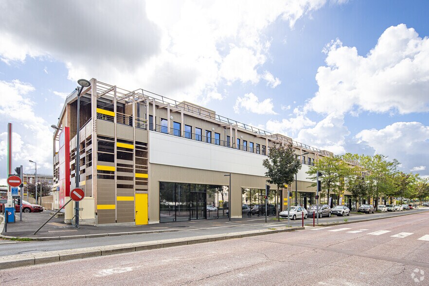 Light Industrial in Fresnes to rent - Building Photo - Image 2 of 3