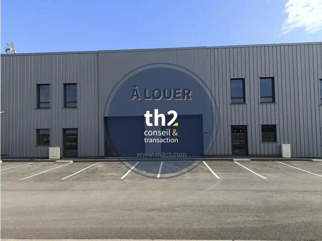 Location Local d'activités 215 m² - Photo 1