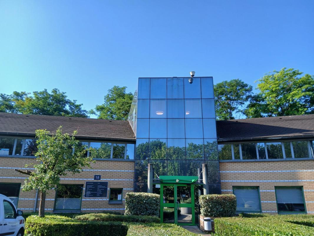 Rue Albert Einstein, Champs-sur-Marne to rent Building Photo- Image 1 of 23
