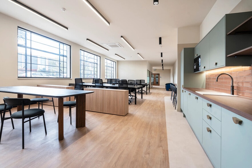 5 Elstree Way, Borehamwood to rent - Building Photo - Image 2 of 16