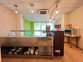 Retail in Igualada, Barcelona to rent Interior Photo- Image 2 of 12