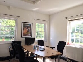 14 West Mills, Newbury to rent Interior Photo- Image 2 of 3