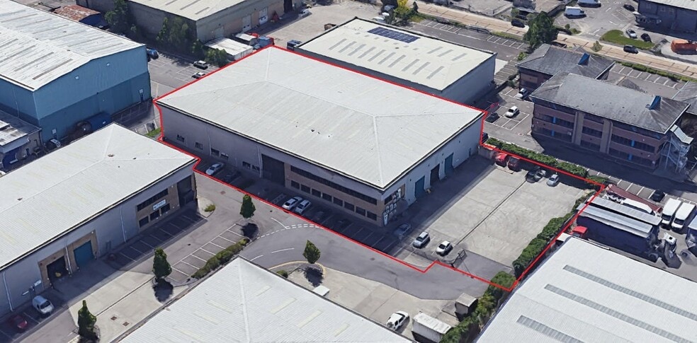 Fleming Way, Crawley to rent - Building Photo - Image 2 of 9