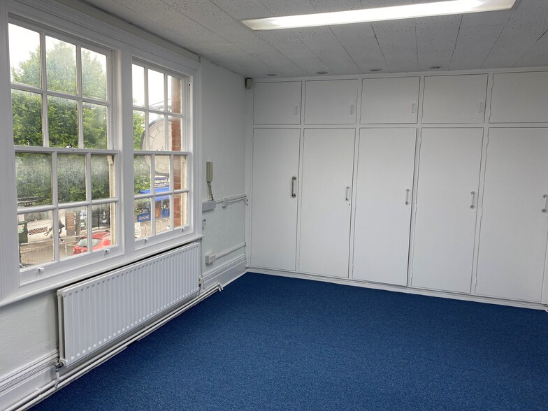 50 The St, Ashtead for rent - Building Photo - Image 3 of 7