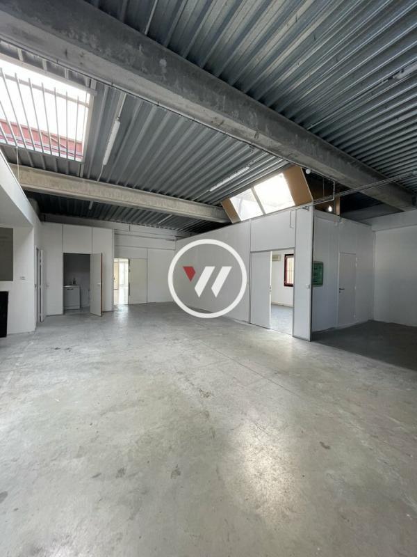 Light Industrial in Aubagne to rent Interior Photo- Image 1 of 12