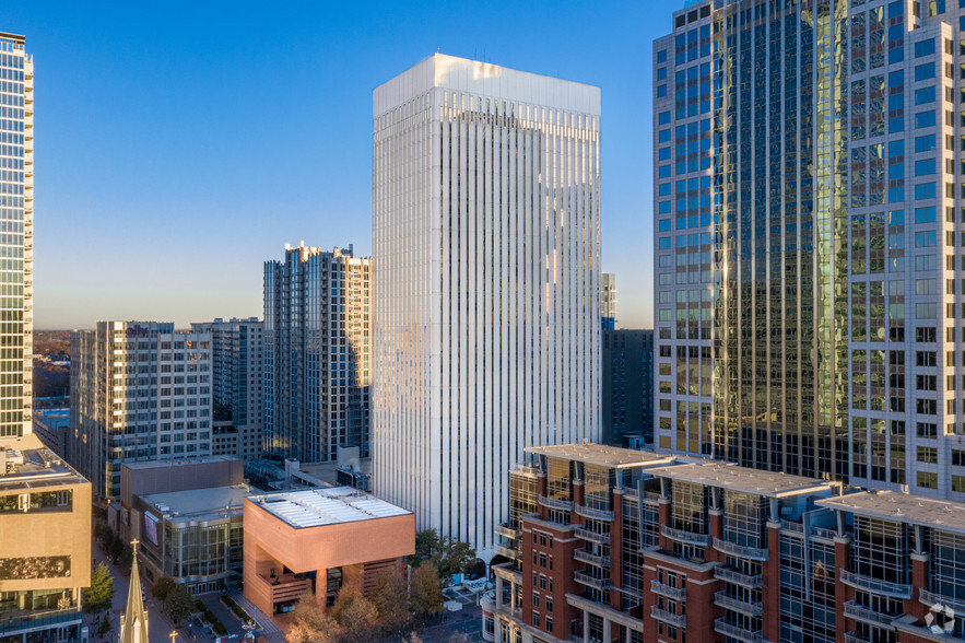 400 S Tryon St, Charlotte, NC for rent - Building Photo - Image 1 of 9