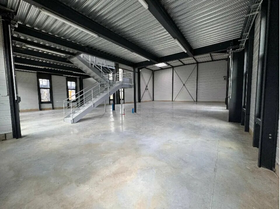 Vente Local d'activités 935 m² - Photo 1