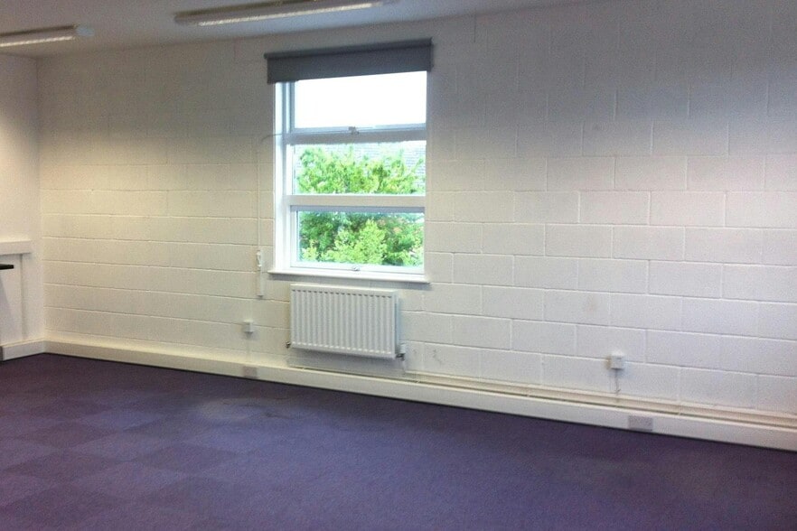 Stirling Rd, St Leonards On Sea to rent - Interior Photo - Image 2 of 3