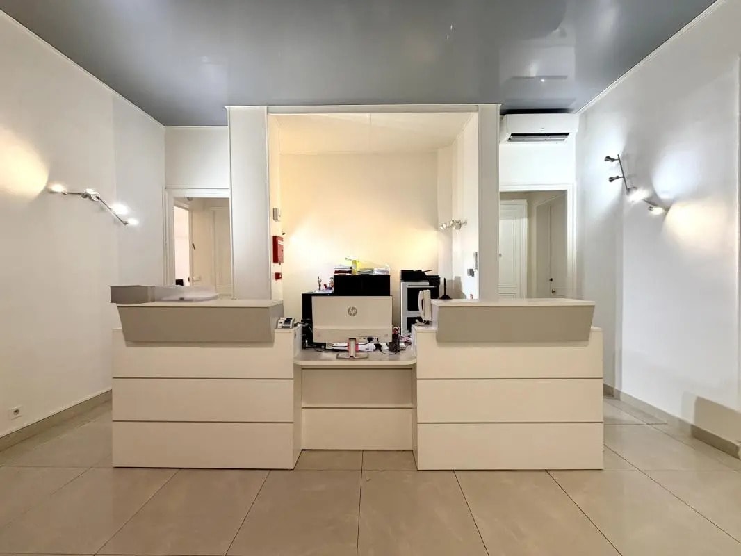 Office in Marseille to rent Interior Photo- Image 1 of 8