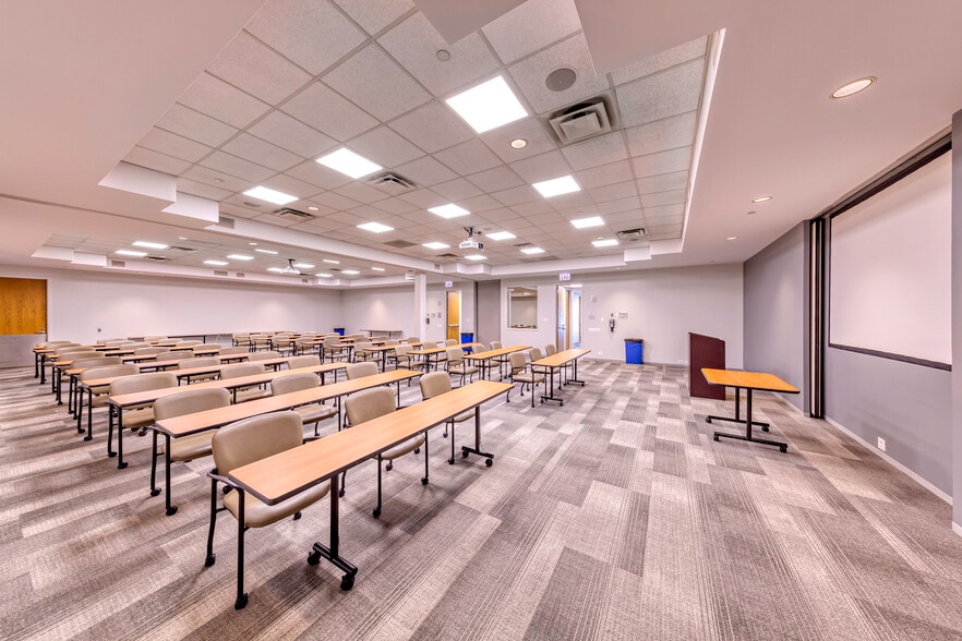 1 Westbrook Corporate Ctr, Westchester, IL to rent - Interior Photo - Image 3 of 5