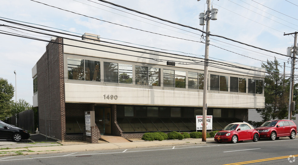 1490 Broadway, Hewlett, NY for sale - Primary Photo - Image 1 of 1