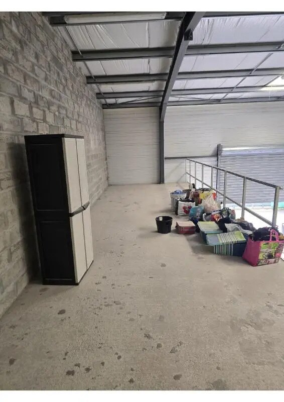 Location Local d'activités 170 m² - Photo 1