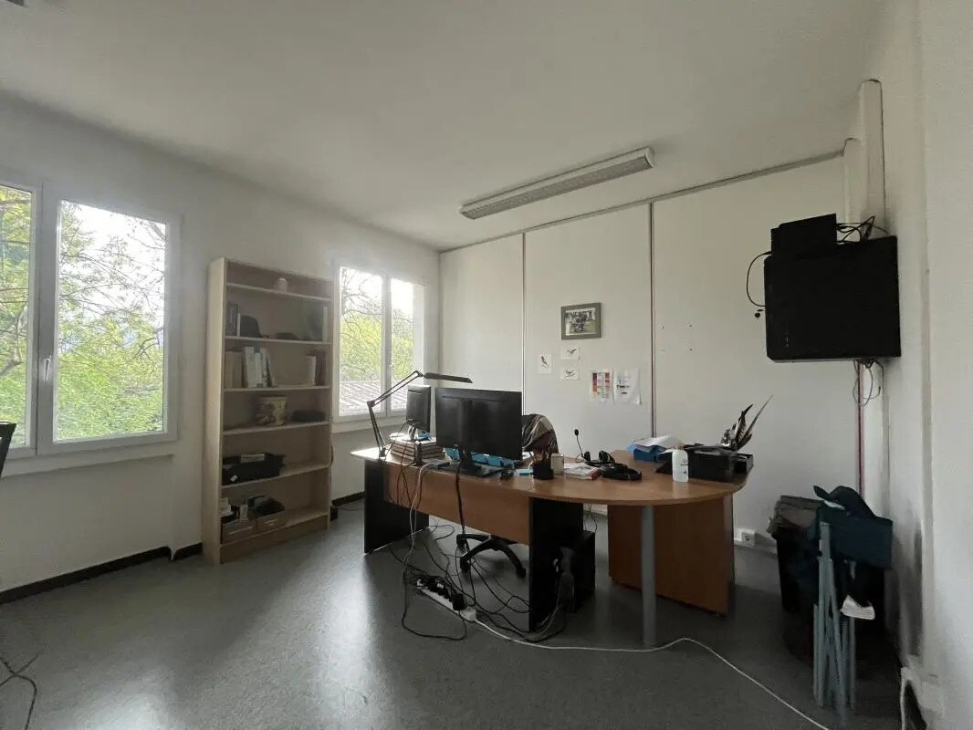 Office in Aubagne to rent Interior Photo- Image 1 of 7