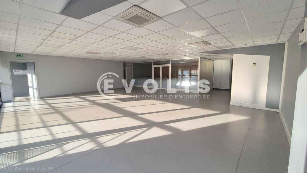 Office in Chelles to rent - Interior Photo - Image 2 of 7