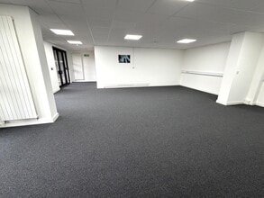 Howard Rd, Stanmore to rent Interior Photo- Image 1 of 13