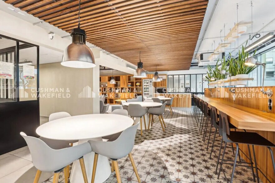 Office in Sèvres to rent - Building Photo - Image 3 of 12