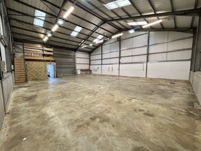 Rowdown, Upper Lambourn to rent Interior Photo- Image 2 of 5