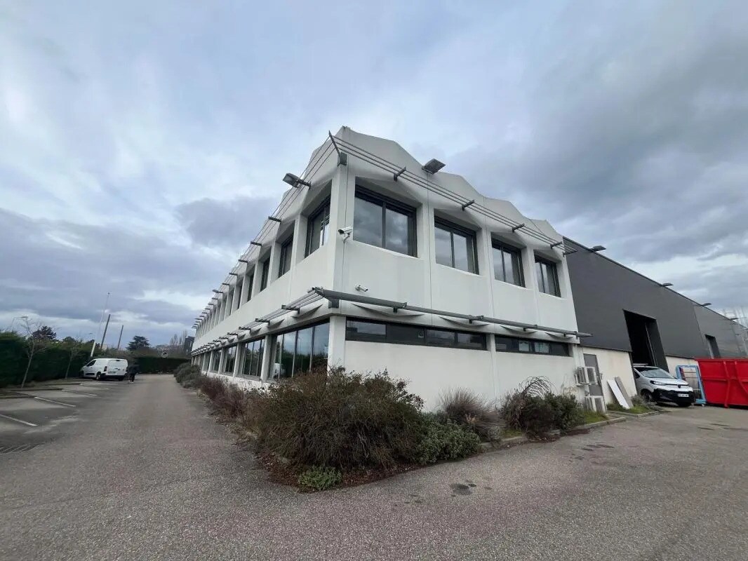 Light Industrial in Dardilly to rent Building Photo- Image 1 of 13