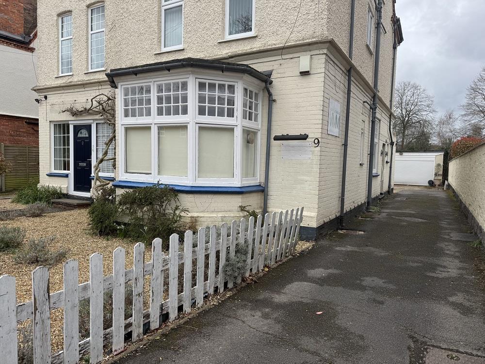 9 Crescent Rd, Wokingham to rent Primary Photo- Image 1 of 2