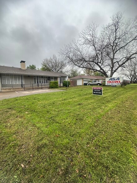 117 E Park Row Dr, Arlington, TX for rent - Building Photo - Image 1 of 14