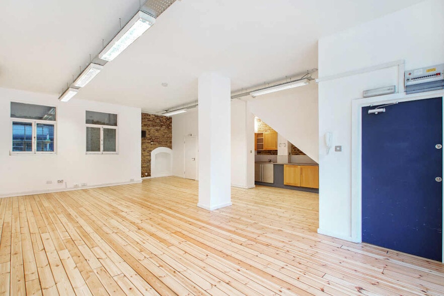 15-21 Provost St, London to rent - Interior Photo - Image 2 of 53