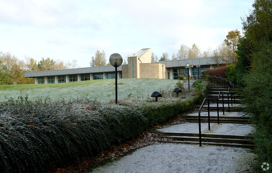 Padiham Rd, Burnley to rent - Building Photo - Image 2 of 8