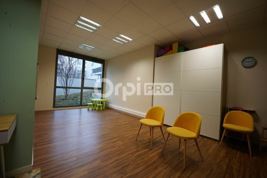 252 Route De Lyon, Lozanne to rent - Interior Photo - Image 3 of 4