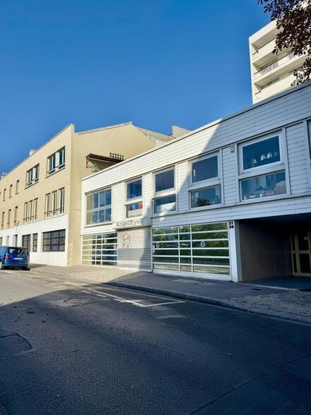 37 Rue Jean-Baptiste Charcot, Courbevoie to rent - Building Photo - Image 1 of 8