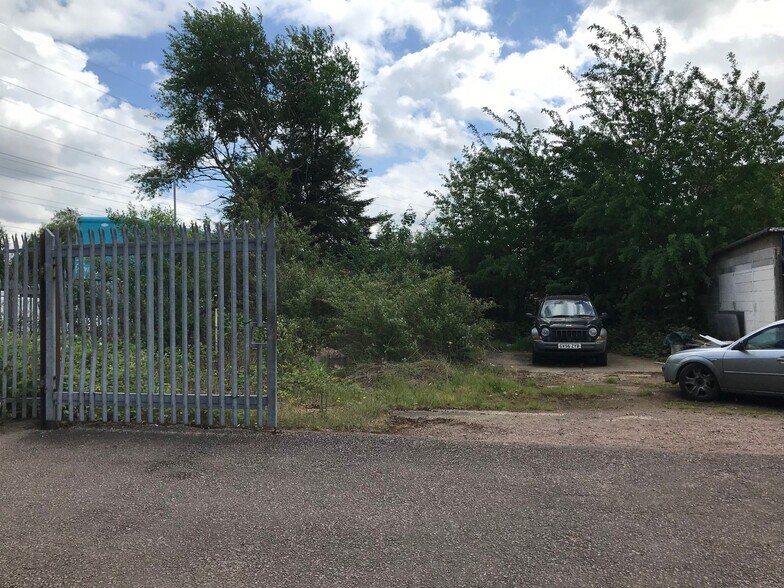 46 Lea Rd, Waltham Abbey, EN9 1AJ 46 Lea Rd, Yard 1, Waltham Abbey