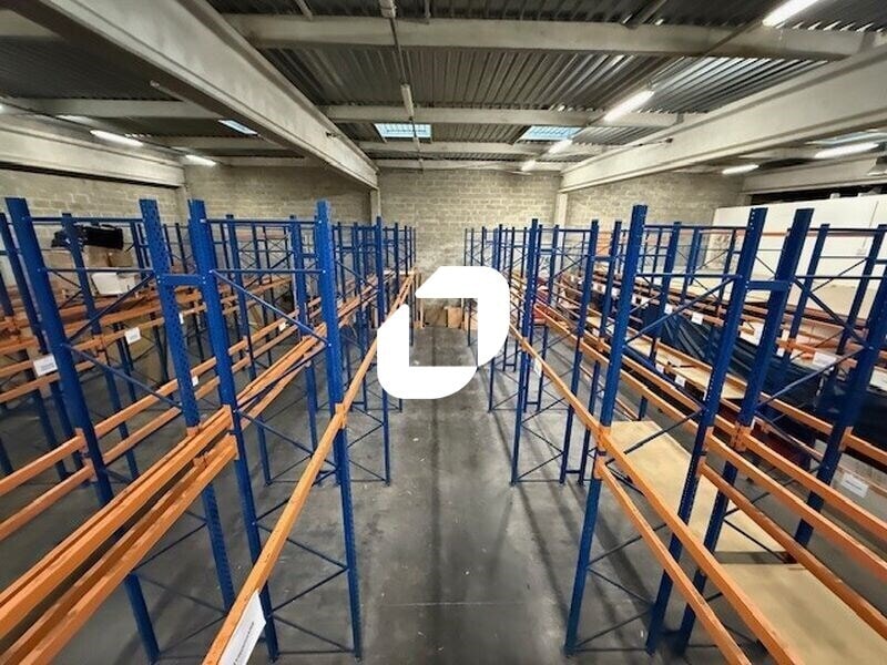 Light Industrial in Méry-sur-Oise for sale Building Photo- Image 1 of 23