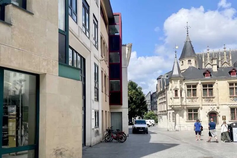 Office in Rouen to rent Building Photo- Image 1 of 9