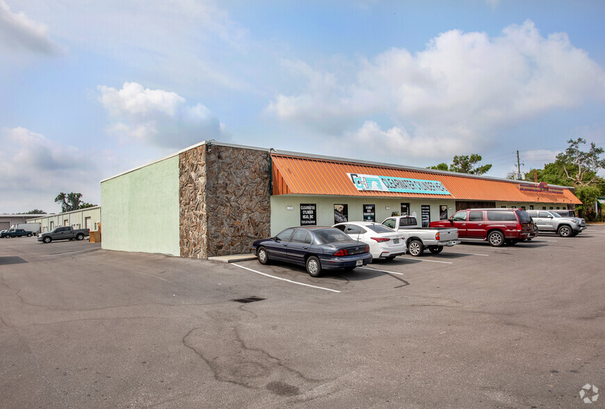 5100 Ulmerton Rd, Clearwater, FL for rent - Building Photo - Image 2 of 5