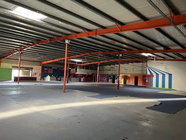 Vente Commerce 800 m² à 2 000 m²