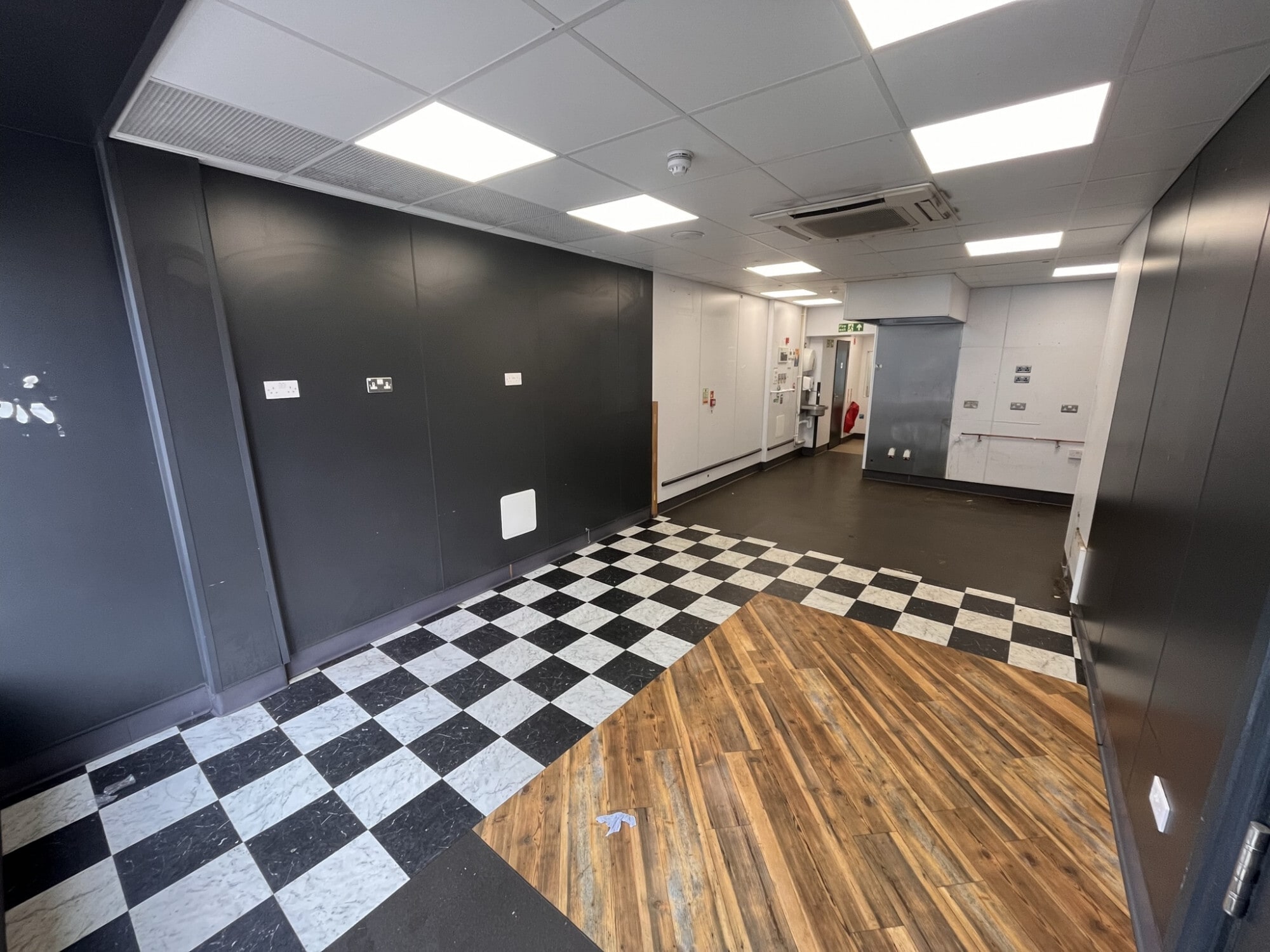 80 Clerk St, Loanhead to rent Interior Photo- Image 1 of 3