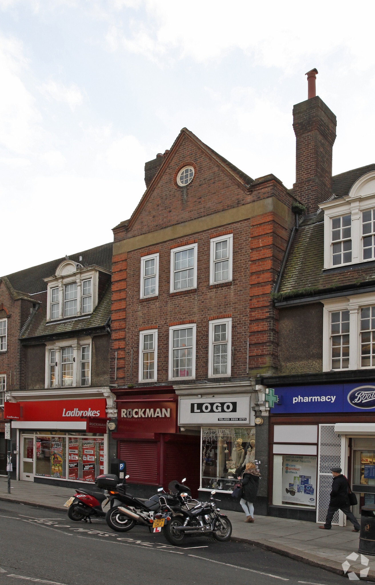 36A-36B The Broadway, London to rent Primary Photo- Image 1 of 3