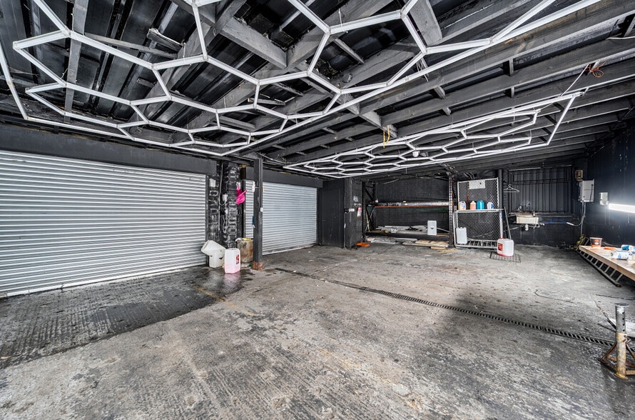 30 Whitchurch Ln, Harrow to rent - Interior Photo - Image 3 of 6