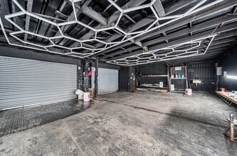 30 Whitchurch Ln, Harrow to rent Interior Photo- Image 2 of 5