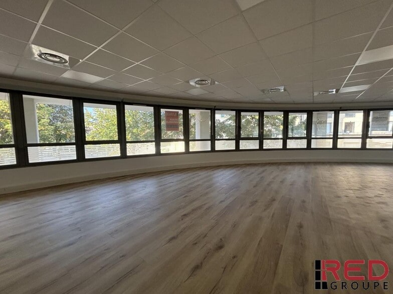 Office in Aix-en-Provence for sale - Interior Photo - Image 1 of 7