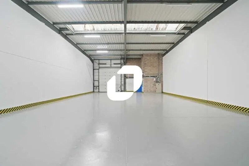 Light Industrial in Gonesse to rent Interior Photo- Image 1 of 12