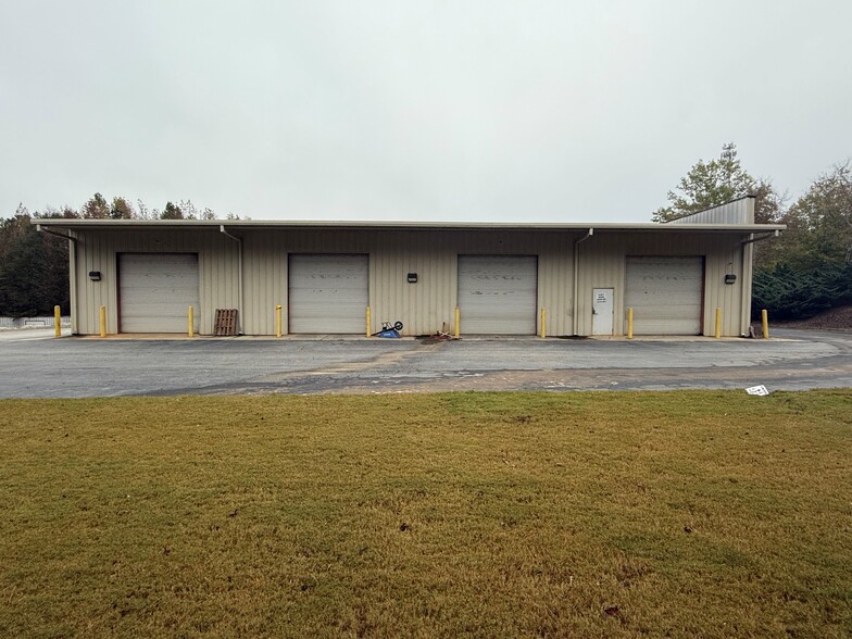 2424 Lance Ct, Loganville, GA for rent - Building Photo - Image 2 of 5