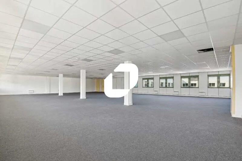 Office in Lisses to rent - Interior Photo - Image 2 of 14