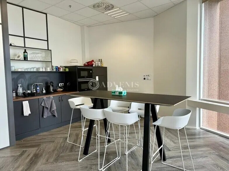 Office in Lyon to rent - Interior Photo - Image 2 of 9