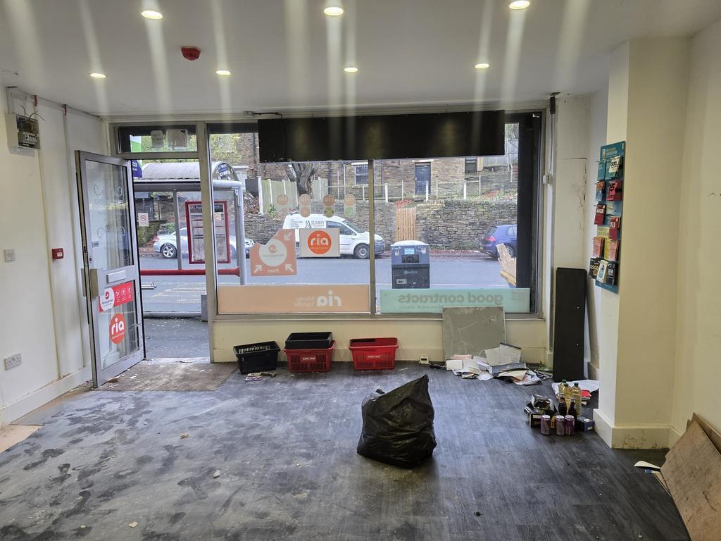 302 Keighley Rd, Bradford to rent Building Photo- Image 1 of 8